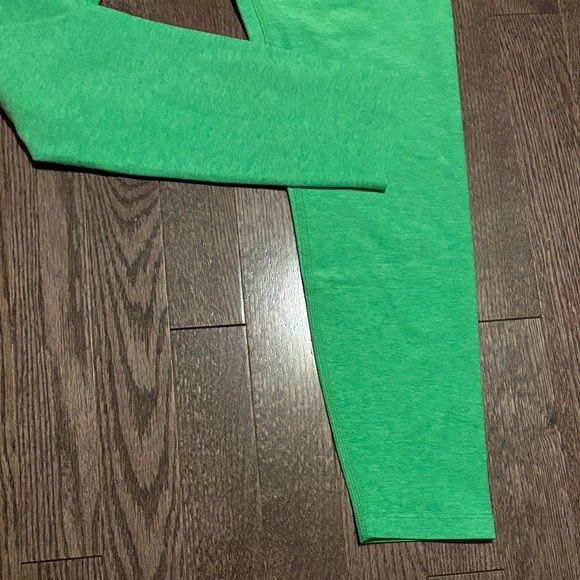 Beyond Yoga Vibrant Green Leggings - Picture 2 of 5